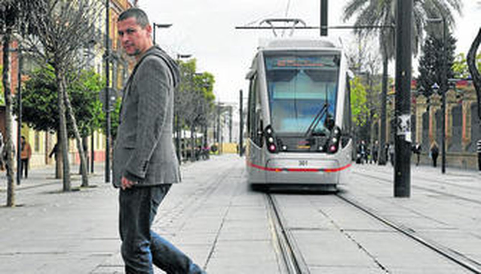 Rodrigo Cortés, ayer en la calle San Fernando, poco antes de la entrevista con motivo de la presentación de su libro en Sevilla.