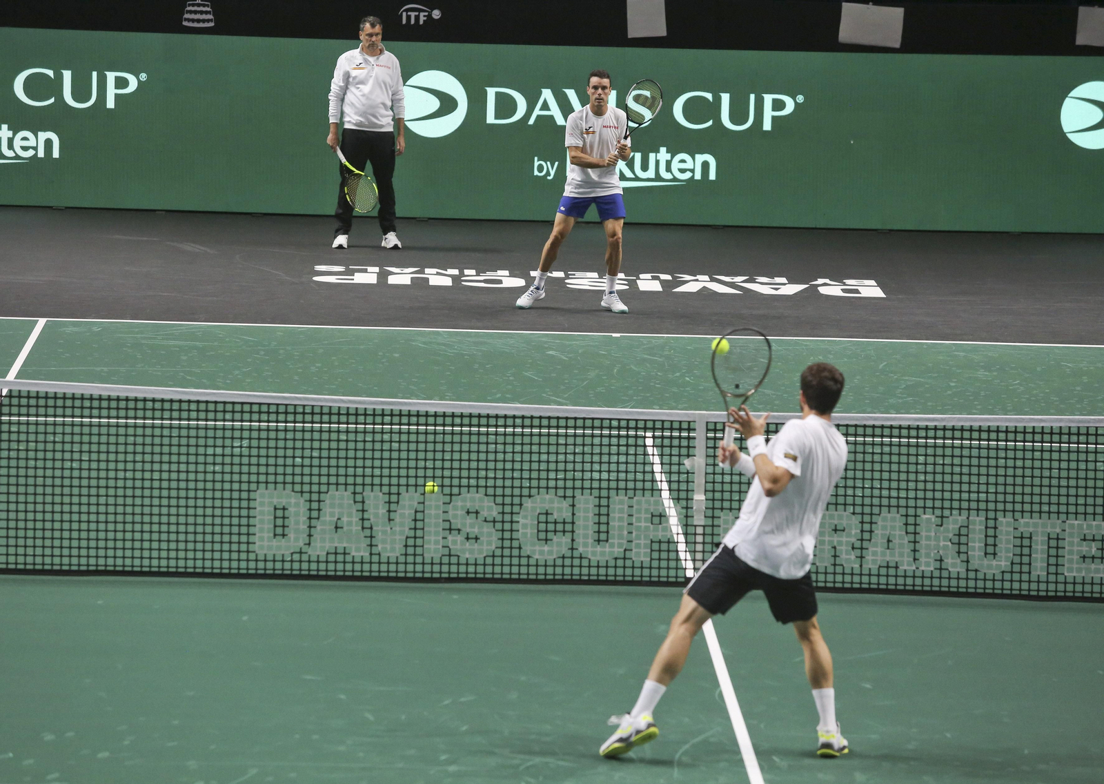 La metamorfosis del Carpena para la Copa Davis, con los jugadores sobre la pista ya