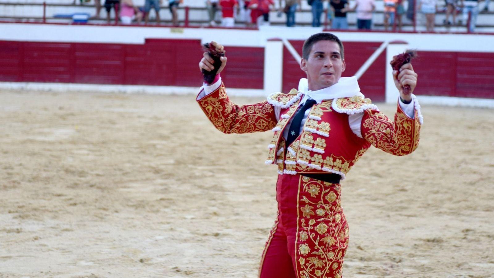 El almeriense, con las dos orejas cortadas en Alcañiz.