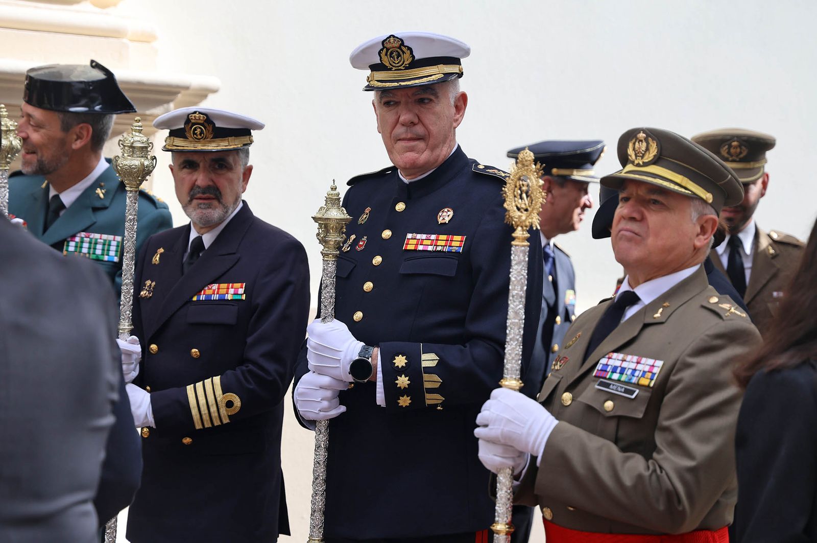 Sábado de Pasión: Imágenes de la procesión del Cristo de la Vera+Cruz portado por el Grupo de Caballería Ligero Acorazado 'Reyes Católicos' II de la Legión de Ronda