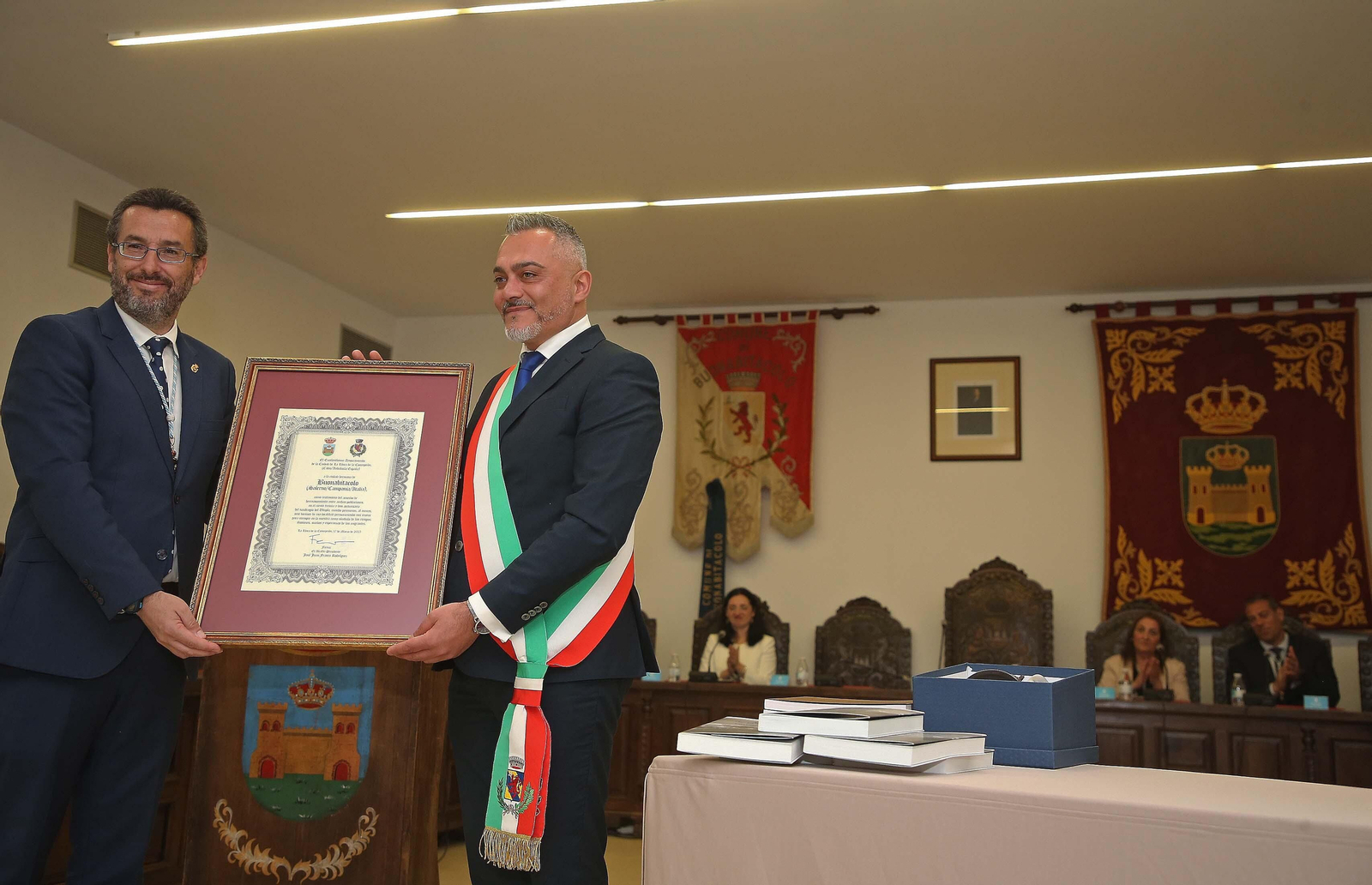 Fotos del acto de hermanamiento de La Línea con Buonabitacolo