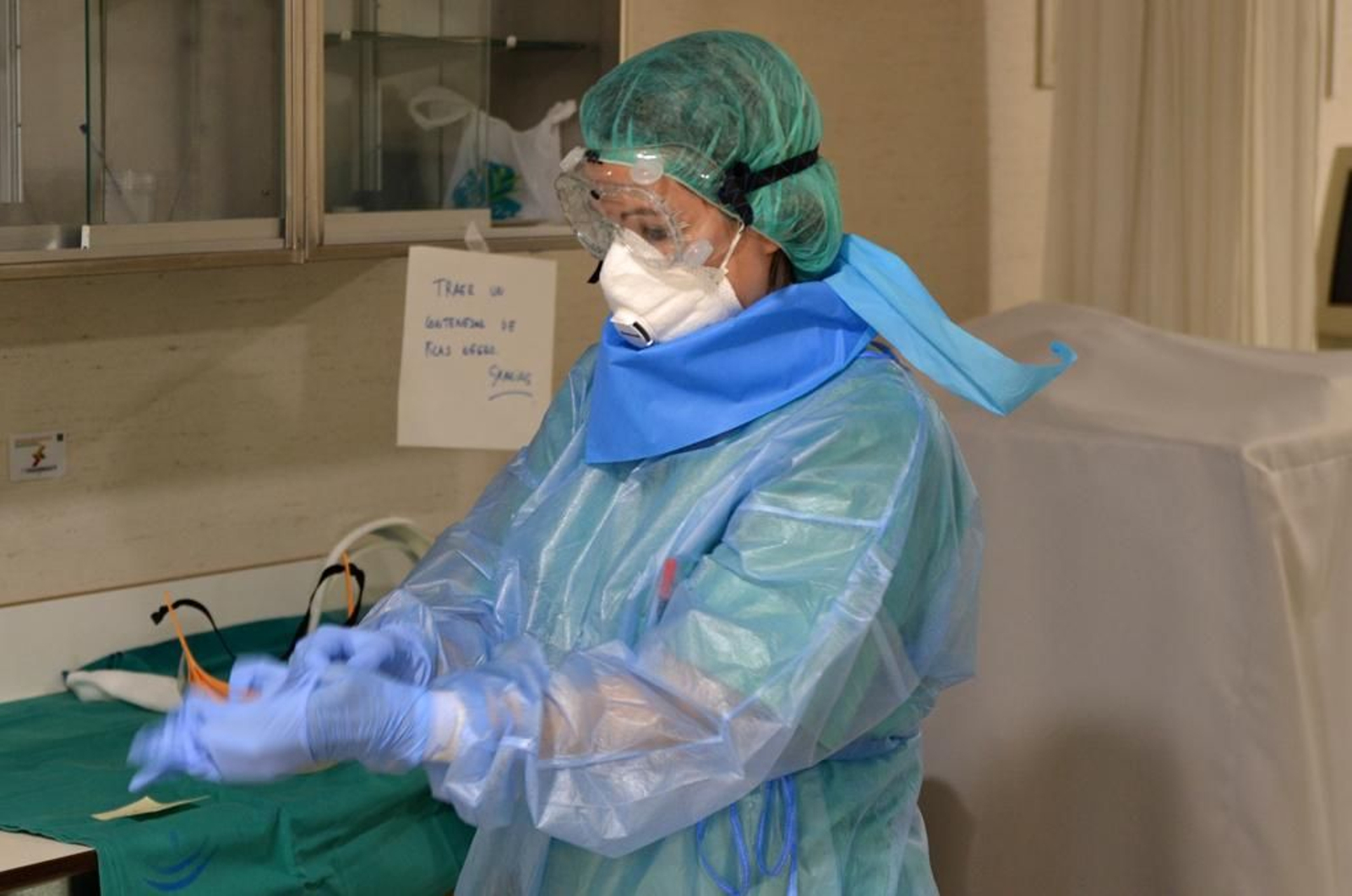 El día a día de las Unidades Covid de hospitalización del Reina Sofía, captado por sus profesionales