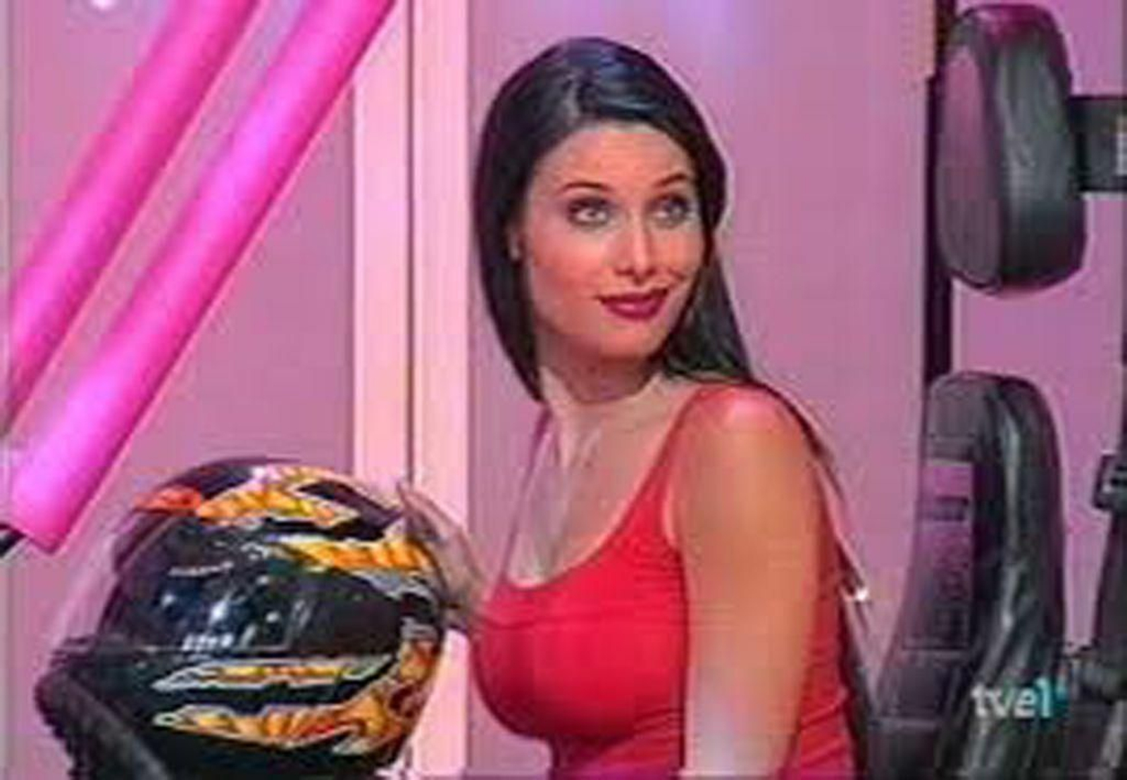 8. El precio justo. Todos tenemos unos orígenes y Pilar Rubio, como modelo de spots, en la televisión comenzó de azafata en 'Lo que necesitas es amor' y en el concurso de los precios de  TVE, mostrando los escaparates