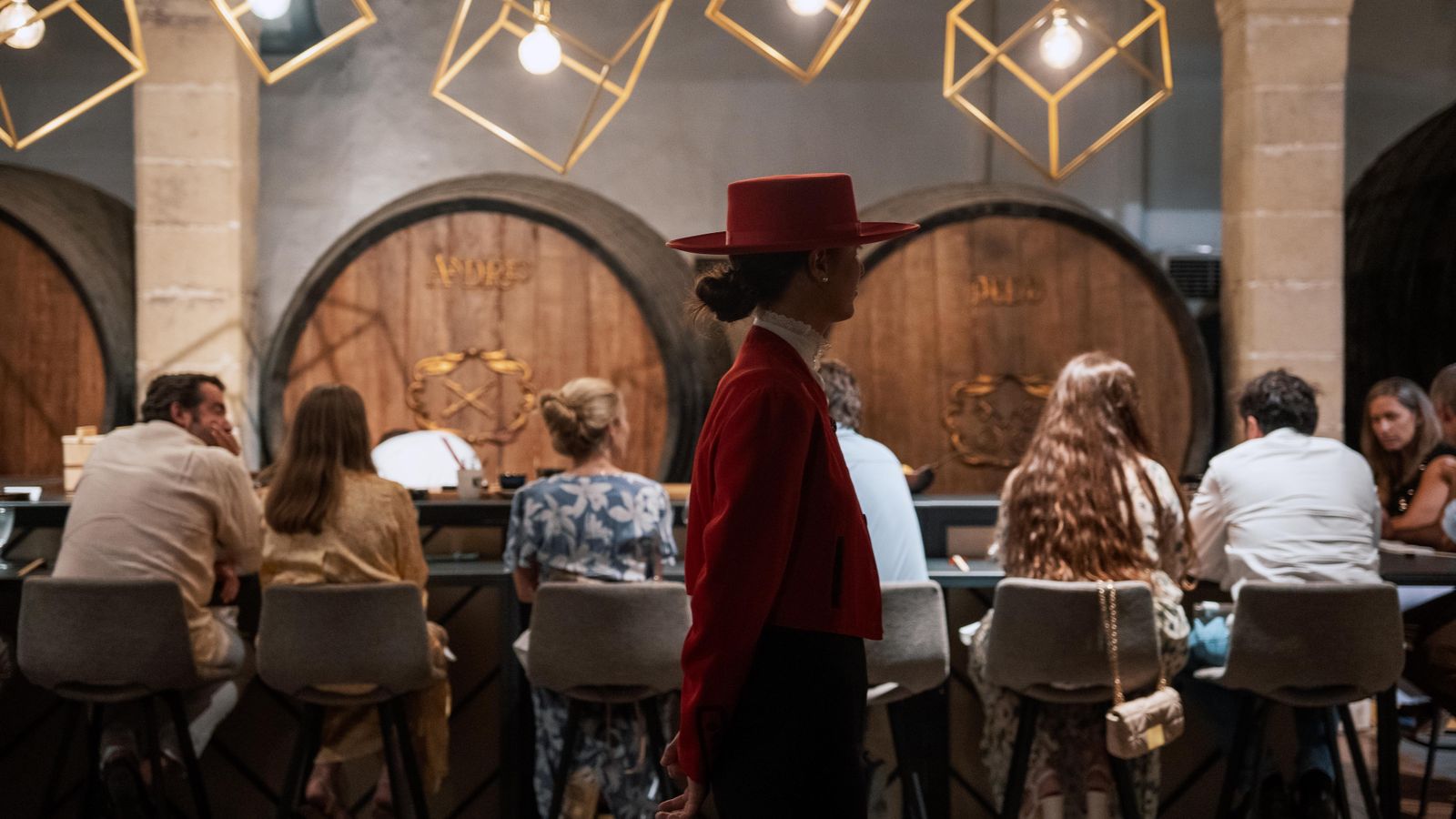 Una azafata de González Byass durante una de las actividades de 'Veranea en la bodega'.