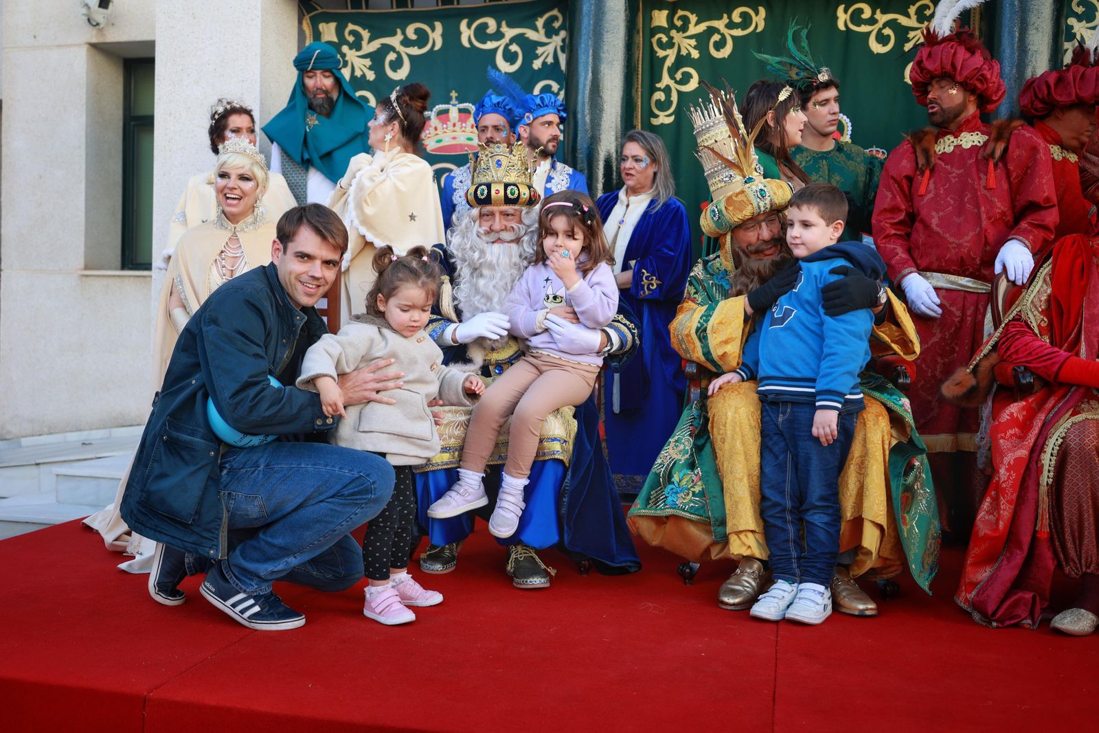 Las imágenes de la visita de los Reyes Magos a Cádiz