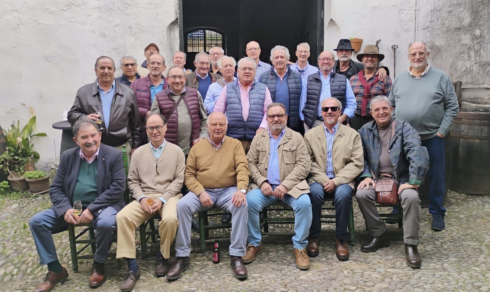 Amigos y compañeros de la promoción 1965-1971, este pasado sábado, en Bodegas Faustino González.