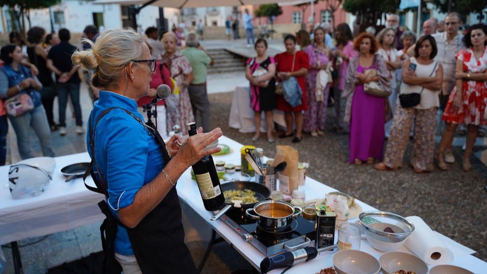 En las diferentes ciudades se celebrarán showcooking con productos de la provincia a cargo de chefs de la zona. En las diferentes ciudades se celebrarán showcooking con productos de la provincia a cargo de chefs de la zona.