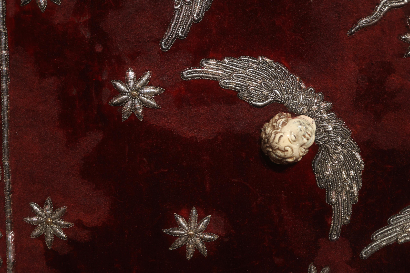 Exposición sobre la restauración del palio de la Virgen del Valle