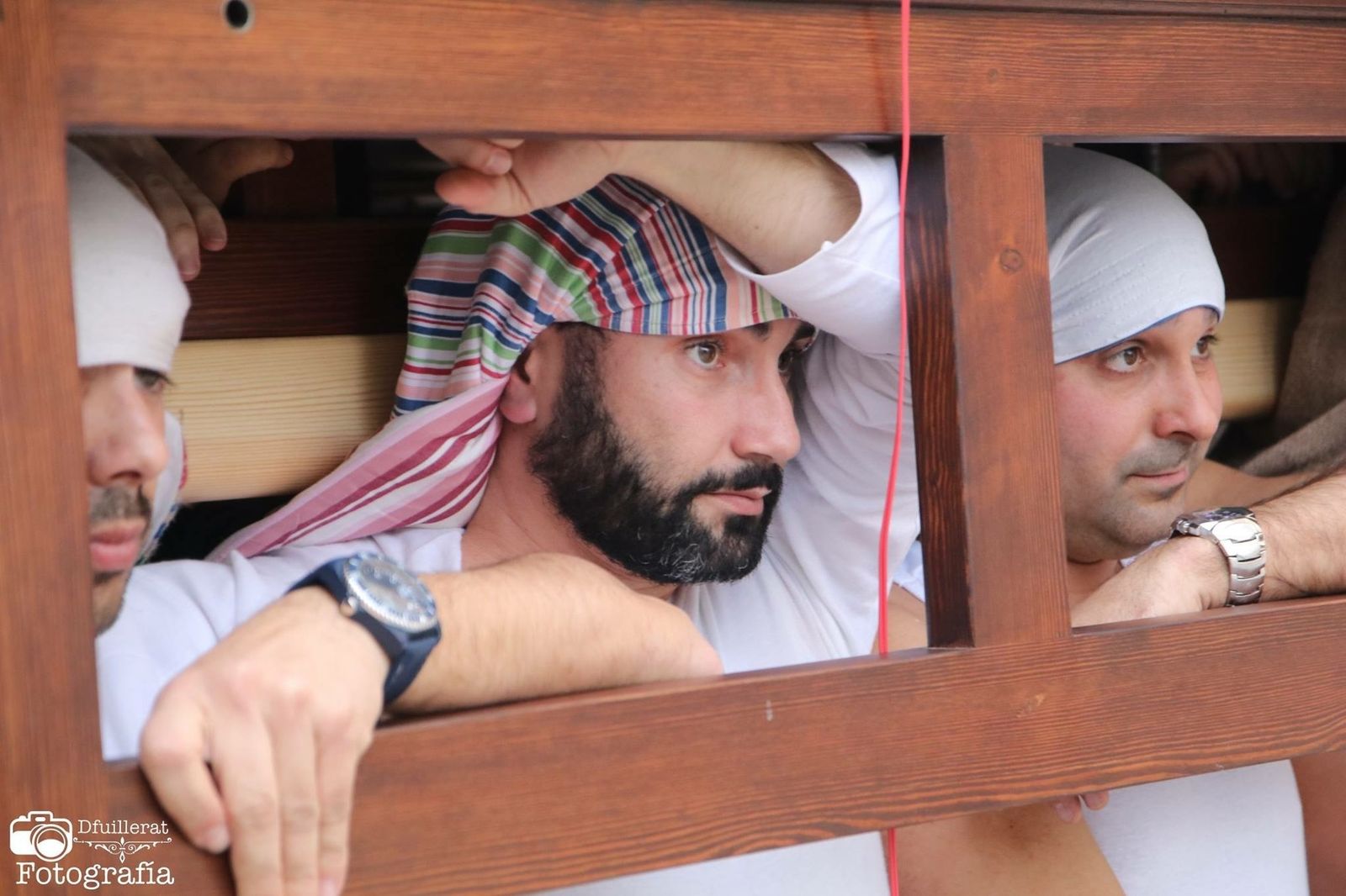 Javier Redondo (en el centro), durante un ensayo de costalero.