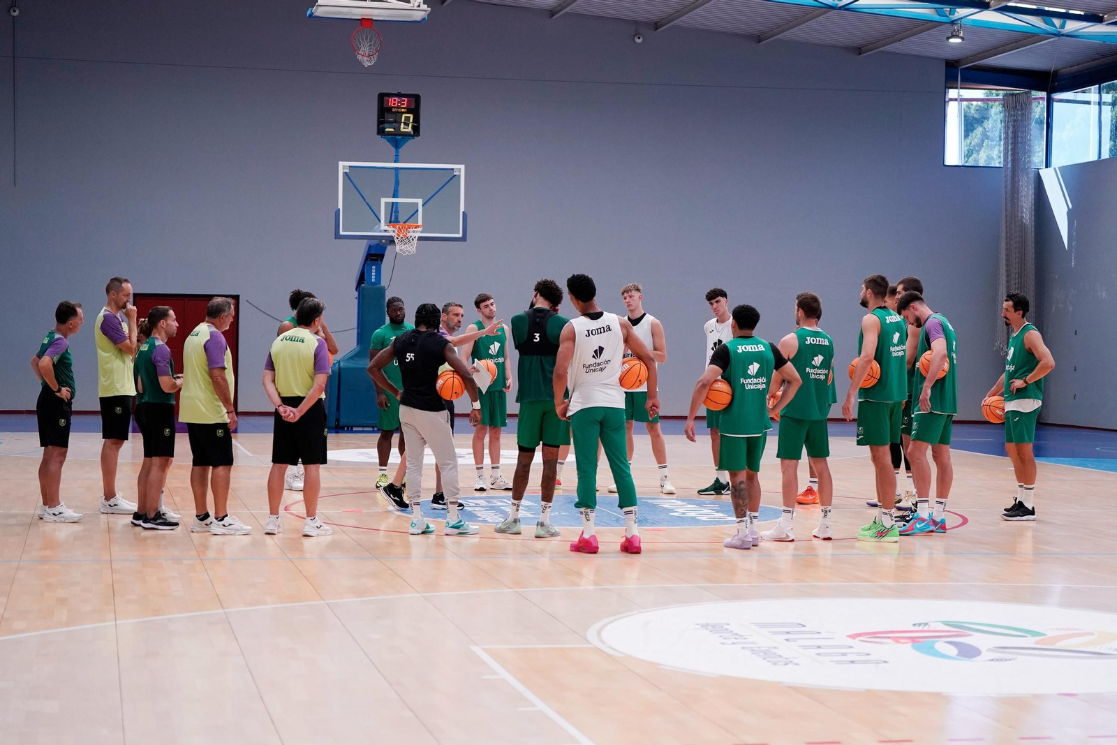 Primer entrenamiento del Unicaja en grupo.