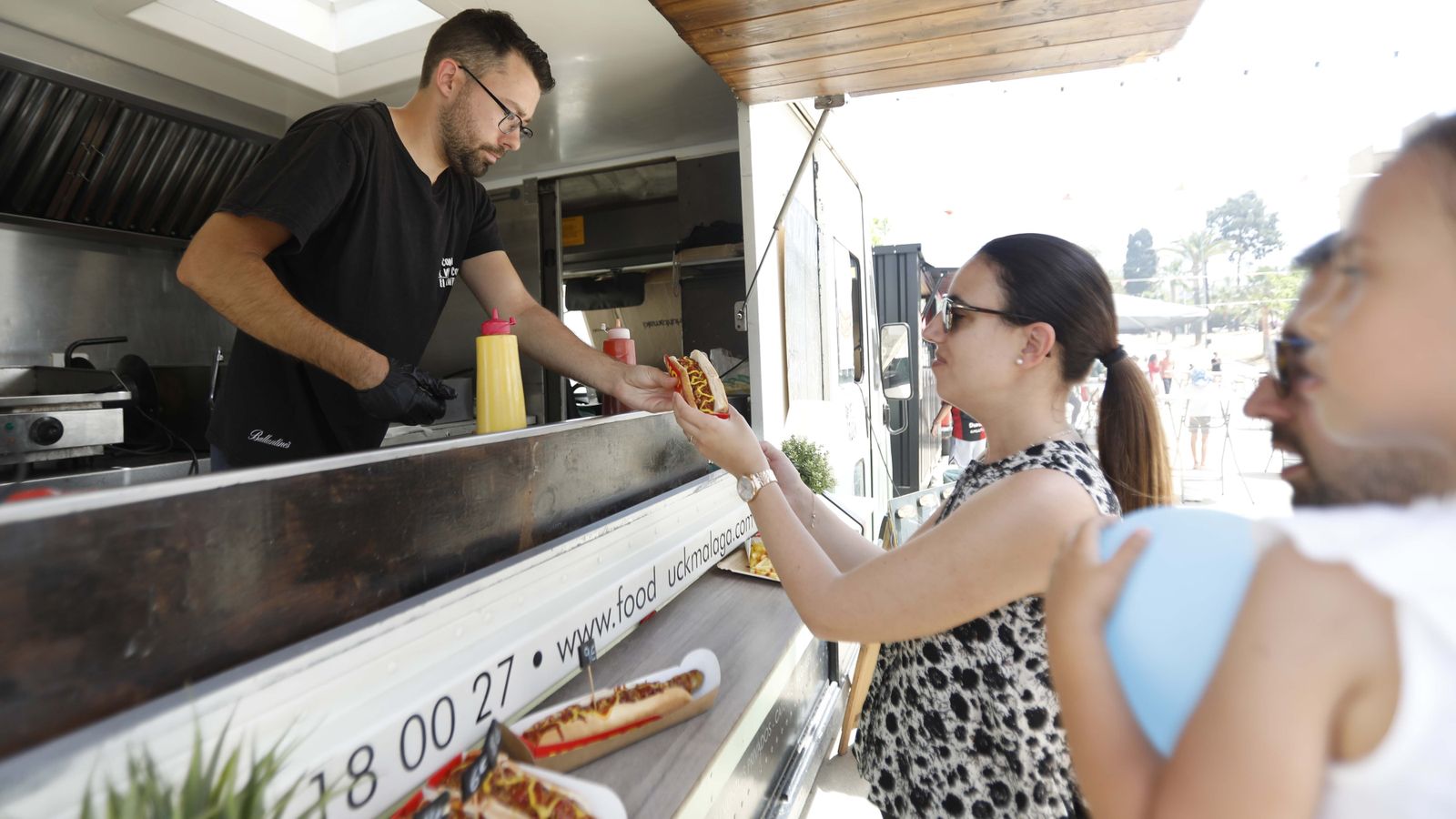 Fotos del festival de foodtrucks y conciertos por el 318 aniversario de San Roque