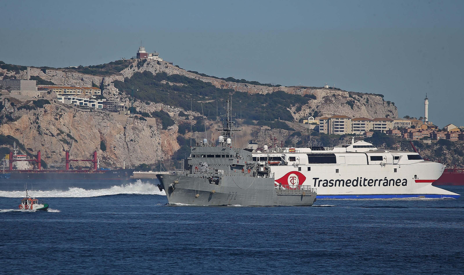 La llegada del patrullero de la Armada 'Centinela' al puerto de Algeciras, en imágenes