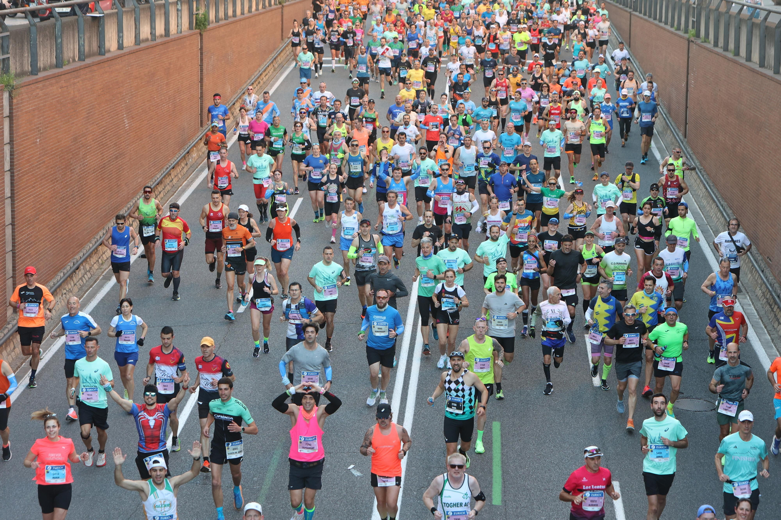 Búscate en la Zurich maratón de Sevilla