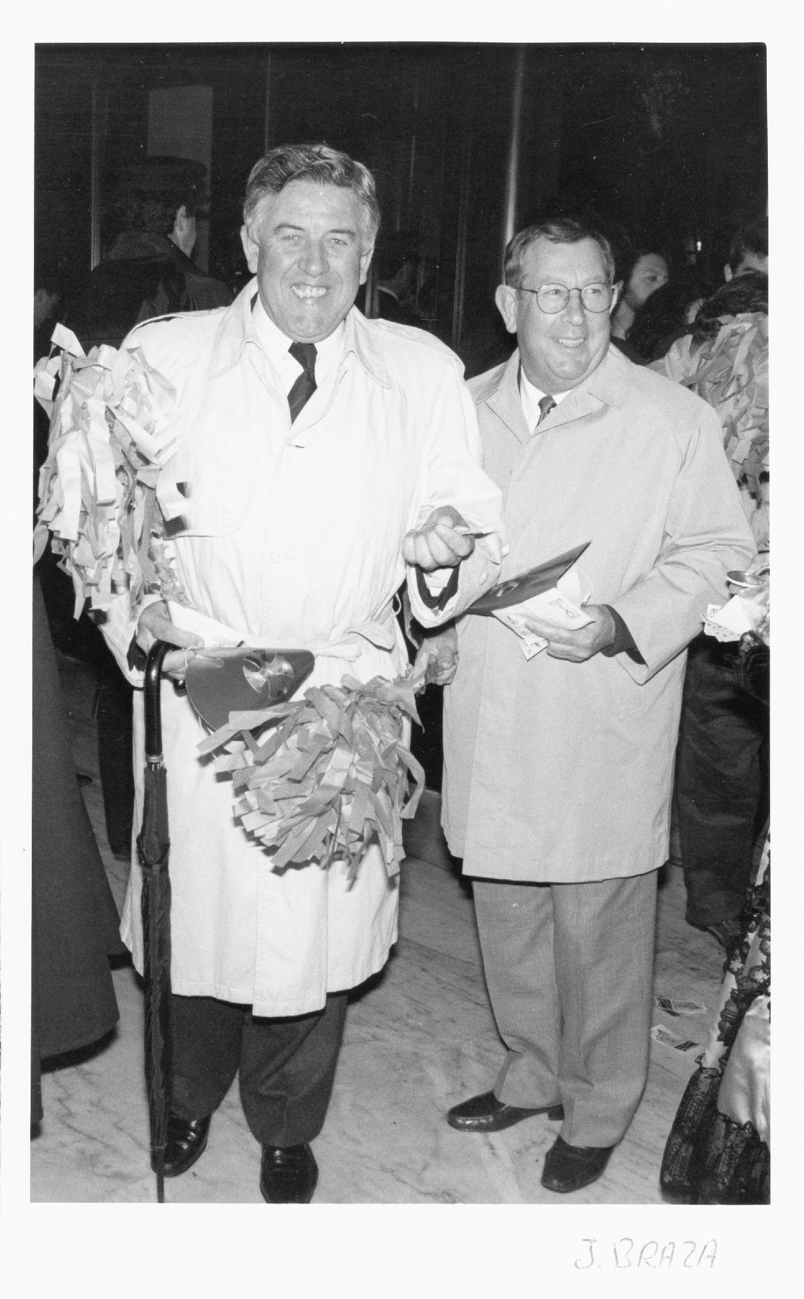 El 'Rorro' y Juan Romero en el vestíbulo del Falla para una final del COAC.