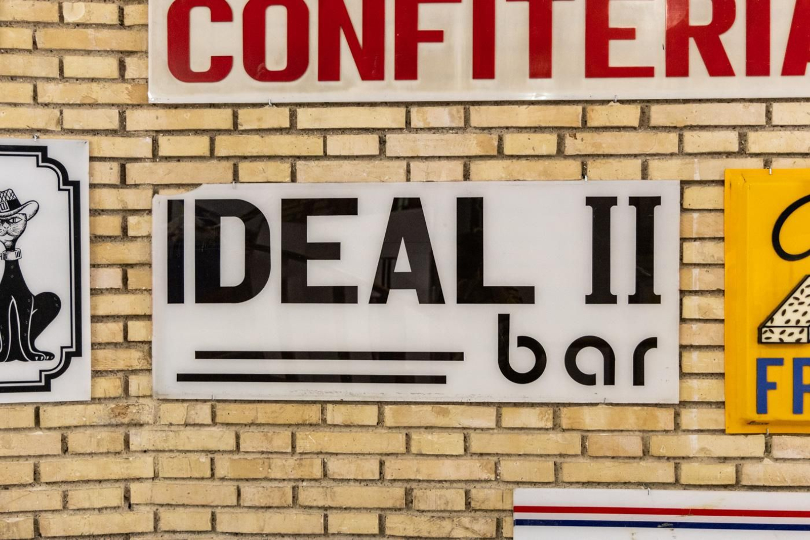 Los letreros más míticos de Jaén se rescatan y exhiben en la exposición Rótulos Chuléricos'