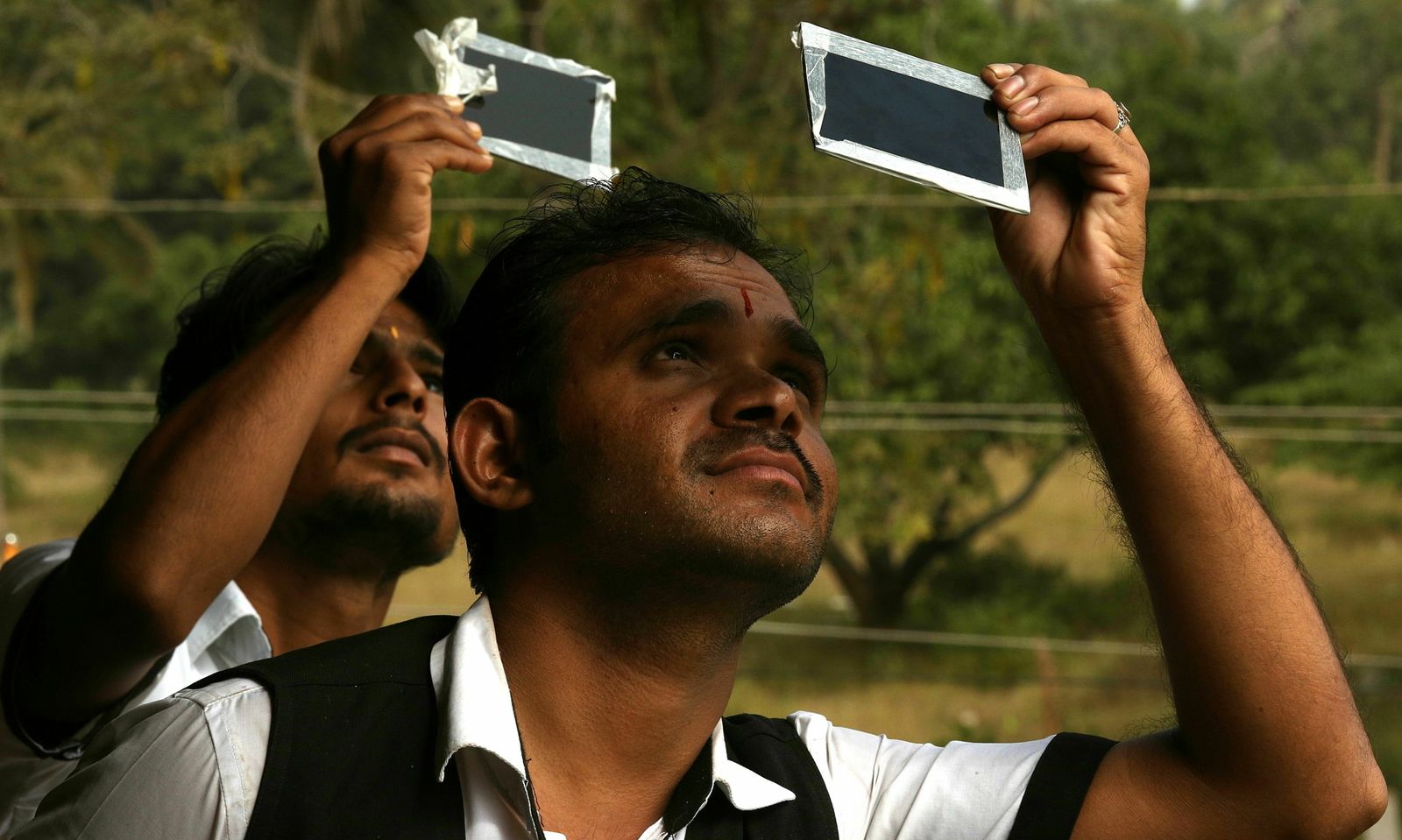 Las imágenes del último eclipse solar de la década
