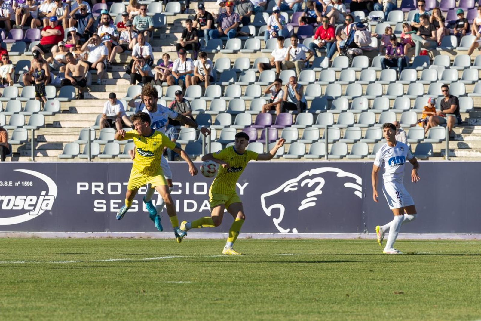 Las mejores imágenes del Real Jaén - CD Huétor Tájar Las mejores imágenes del Real Jaén - CD Huétor Tájar