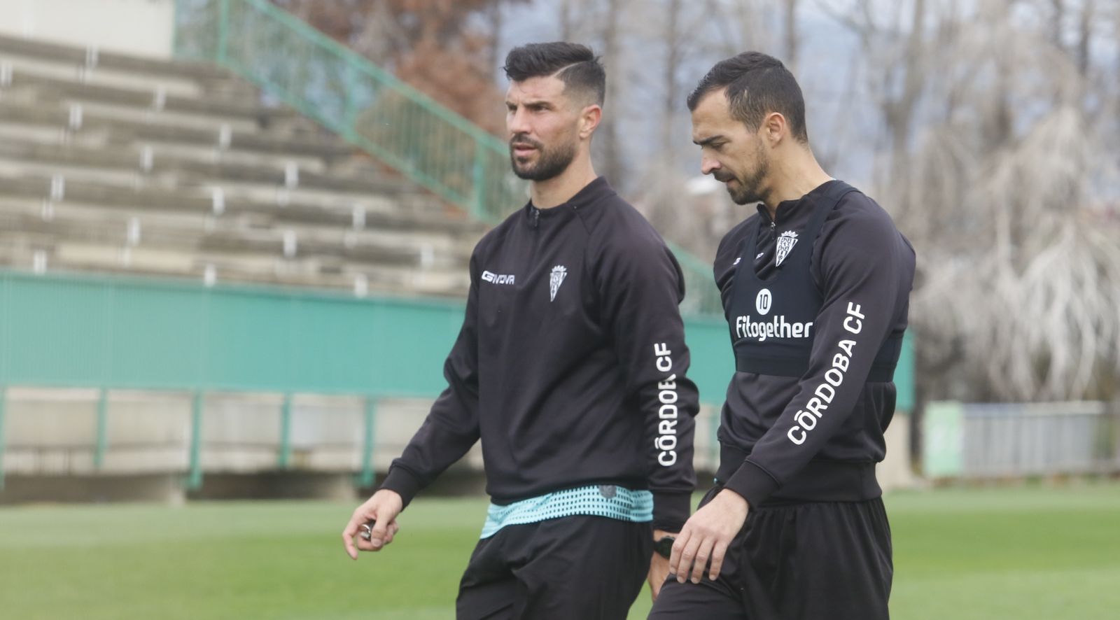 Willy y Miguel de las Cuevas abandonan la Ciudad Deportiva tras la sesión de este sábado.