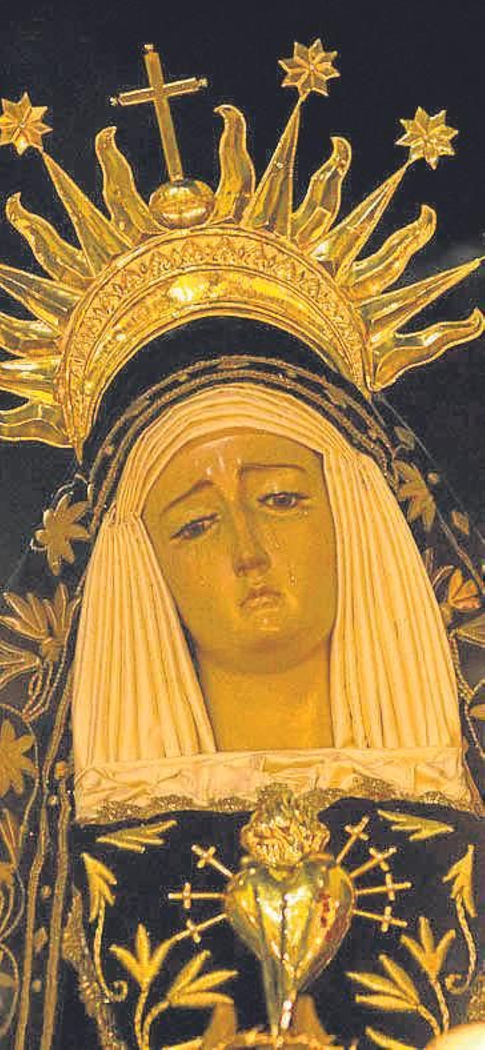 La Virgen de la Soledad, con su corazón atravesado por puñales.