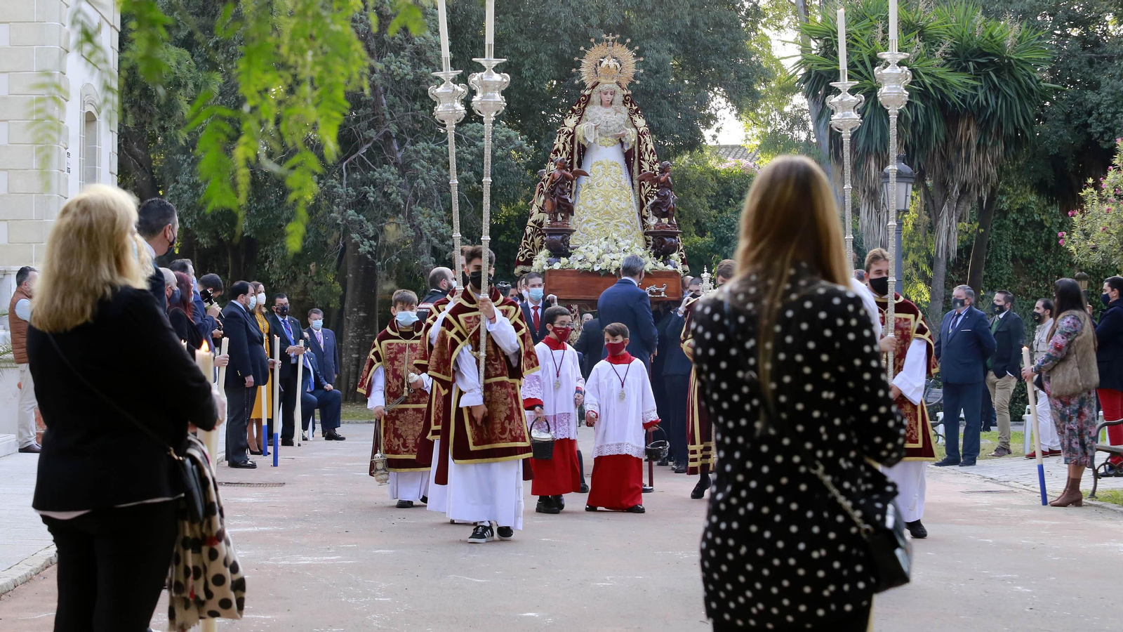 Imágenes del rosario de la Aurora de la Candelaria por los jardines de la Atalaya