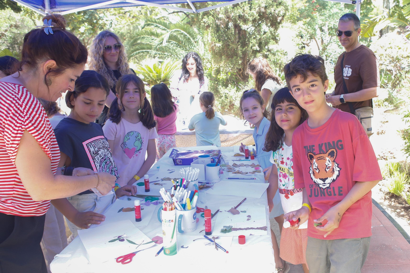 El festival "Calenduleando" transforma el parque María Cristina en un bosque encantado, en imágenes
