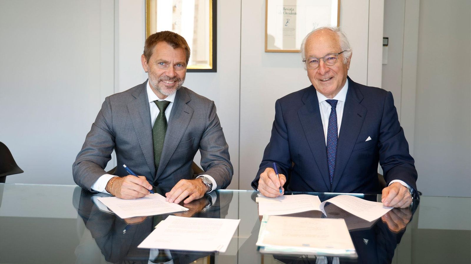 Lluís Alsina y Juan María Nin, consejero delegado y presidente de MoraBanc, respectivamente, entidad que ha comprado el Banco Europeo de Finanzas, con sede en Málaga.