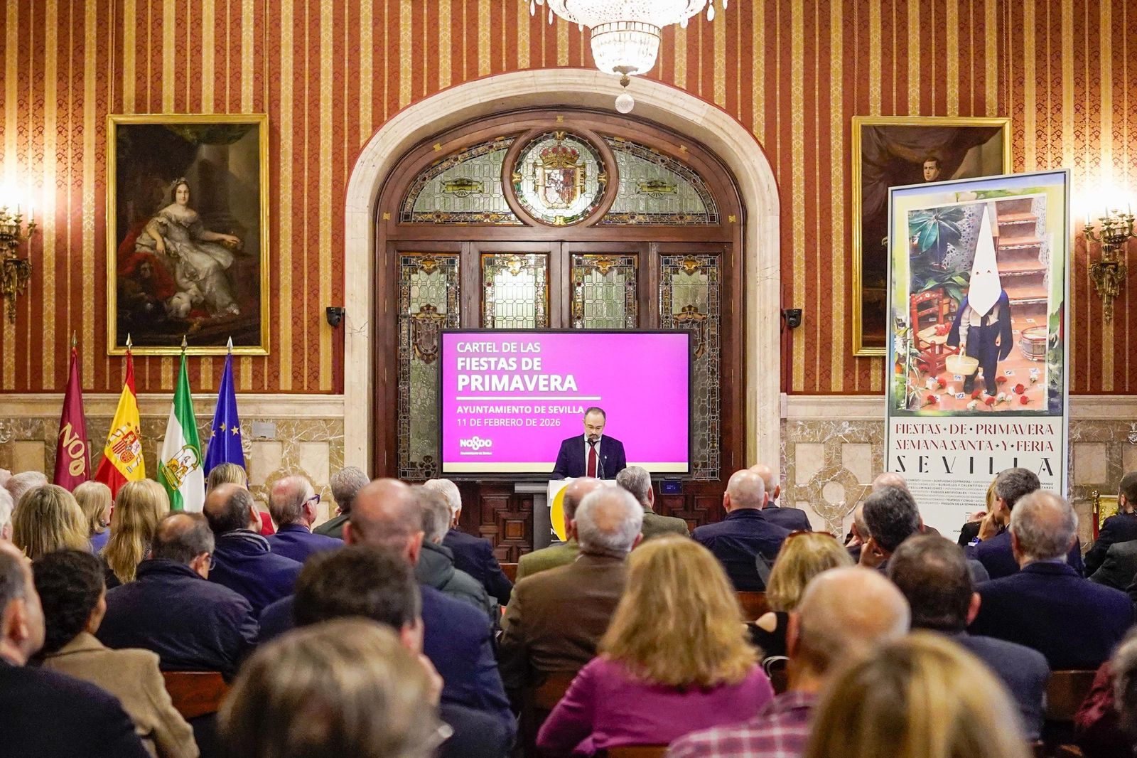 Dani Franca explica los detalles del cartel.