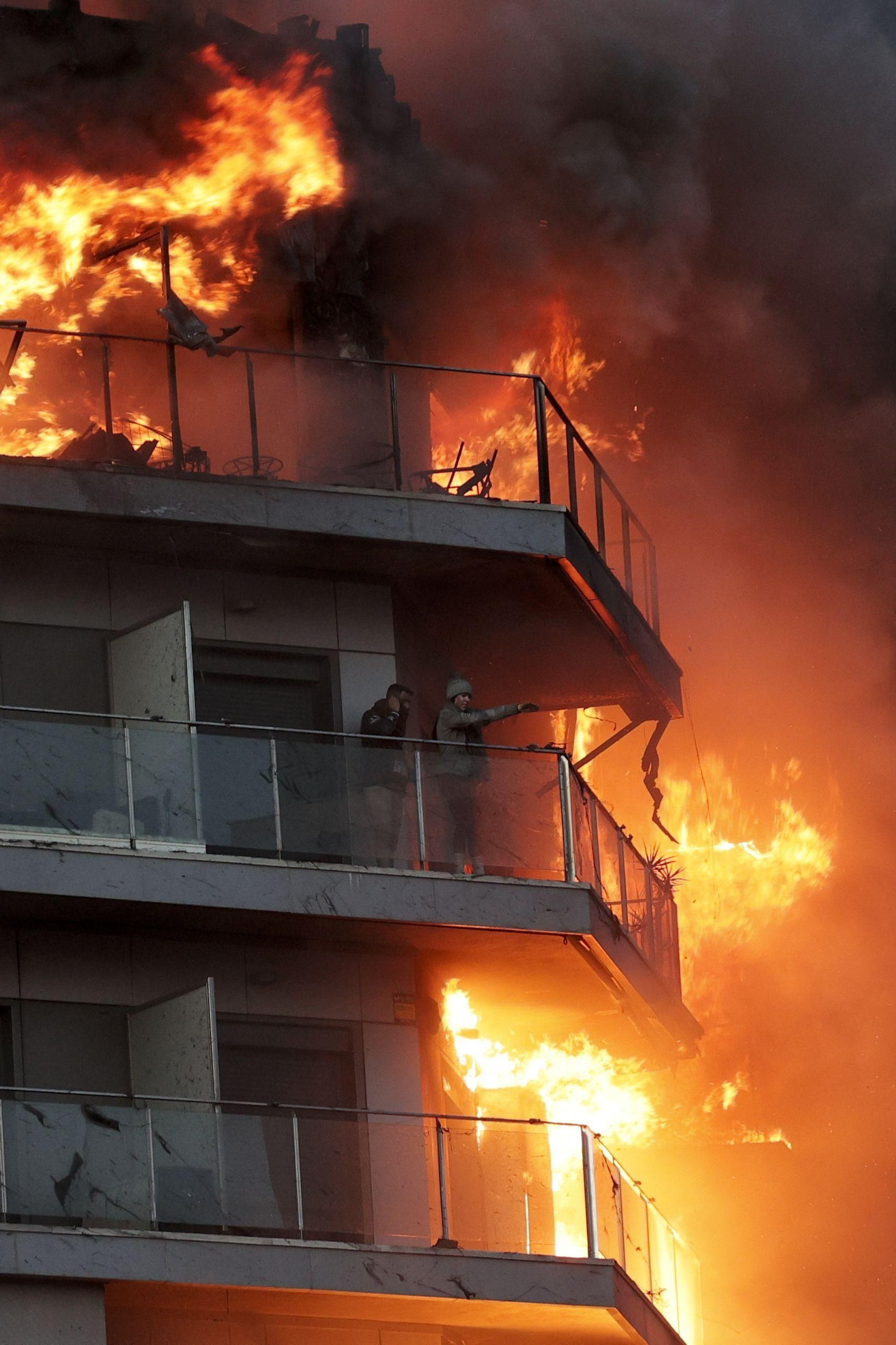 El incendio del edificio en Valencia, en imágenes El incendio del edificio en Valencia, en imágenes