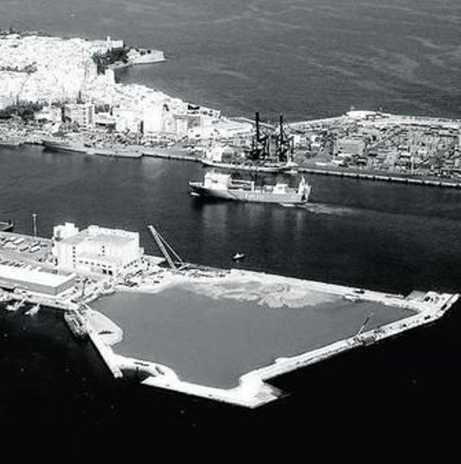 Foto aérea de las obras de ampliación en julio de 2008.