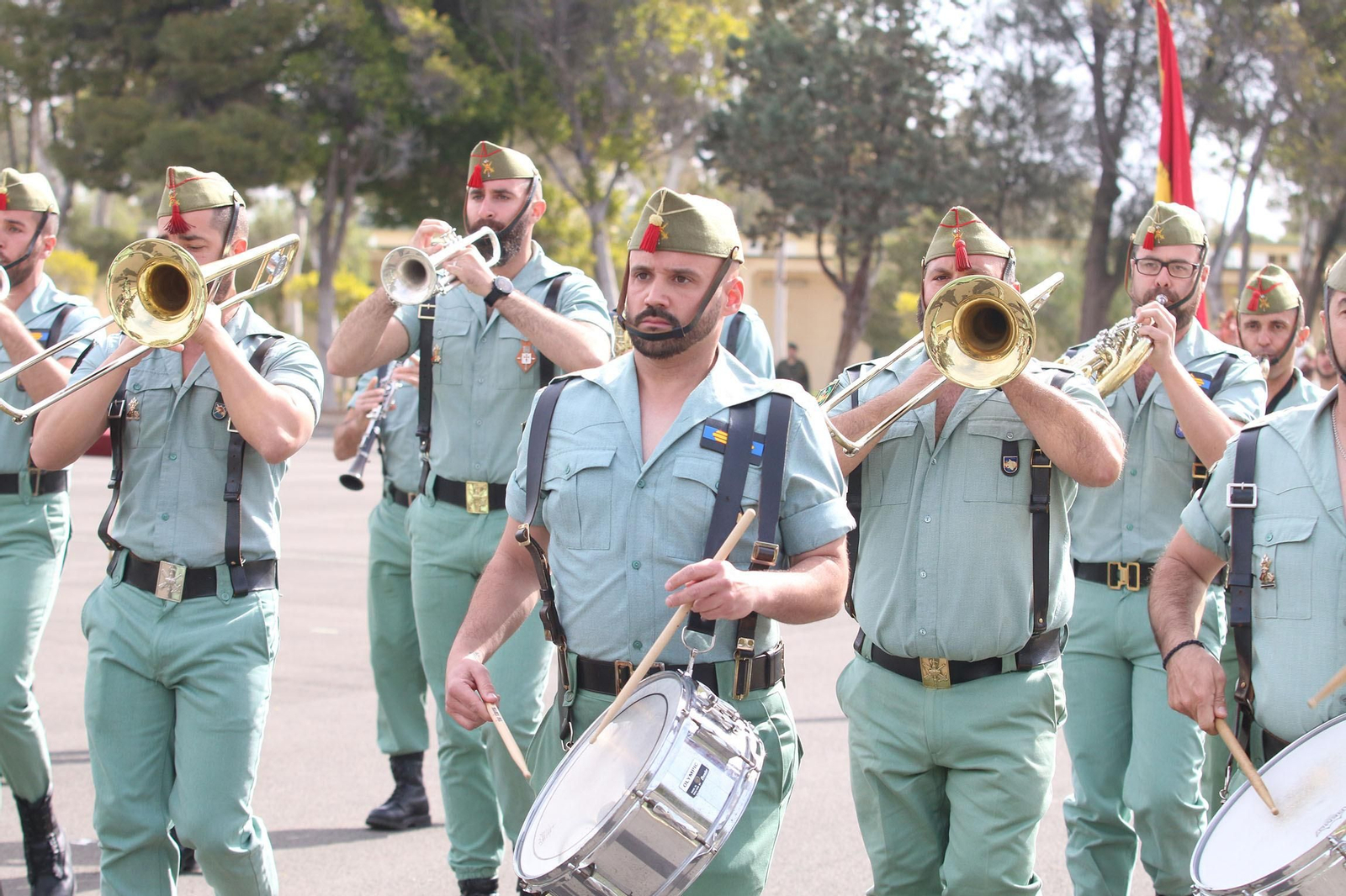 Imágenes de la visita de la ministra de Defensa a la base militar de Viator