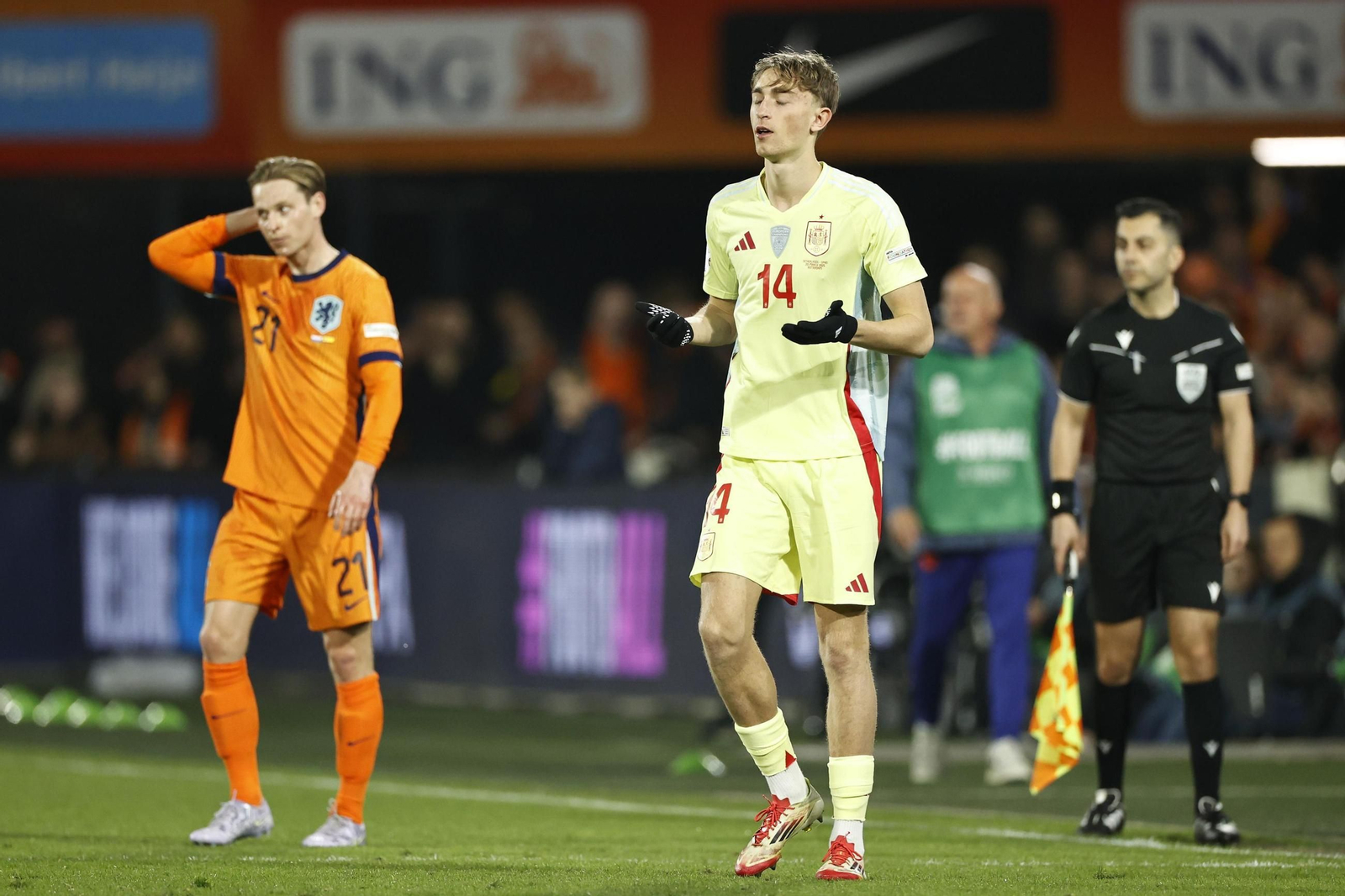 Dean Huijsen debuta con España: "Sumamos uno más a la familia"