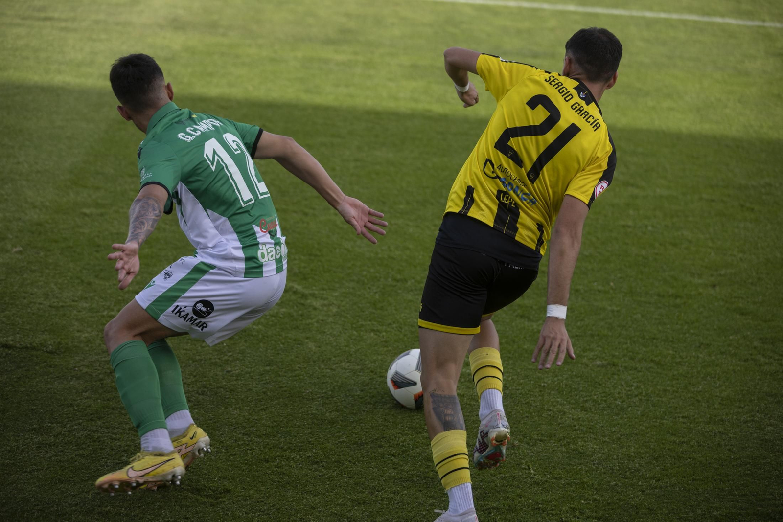 Imágenes del partido entre el San Roque de Lepe y el Atlético Sanluqueño
