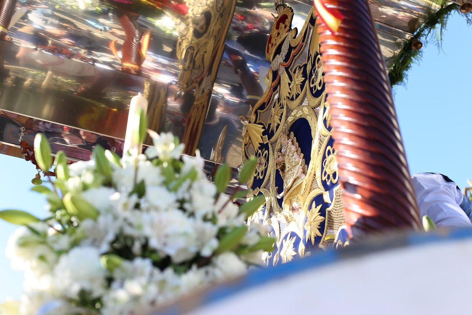 La salida hacia El Rocío de la Hermandad Castrense