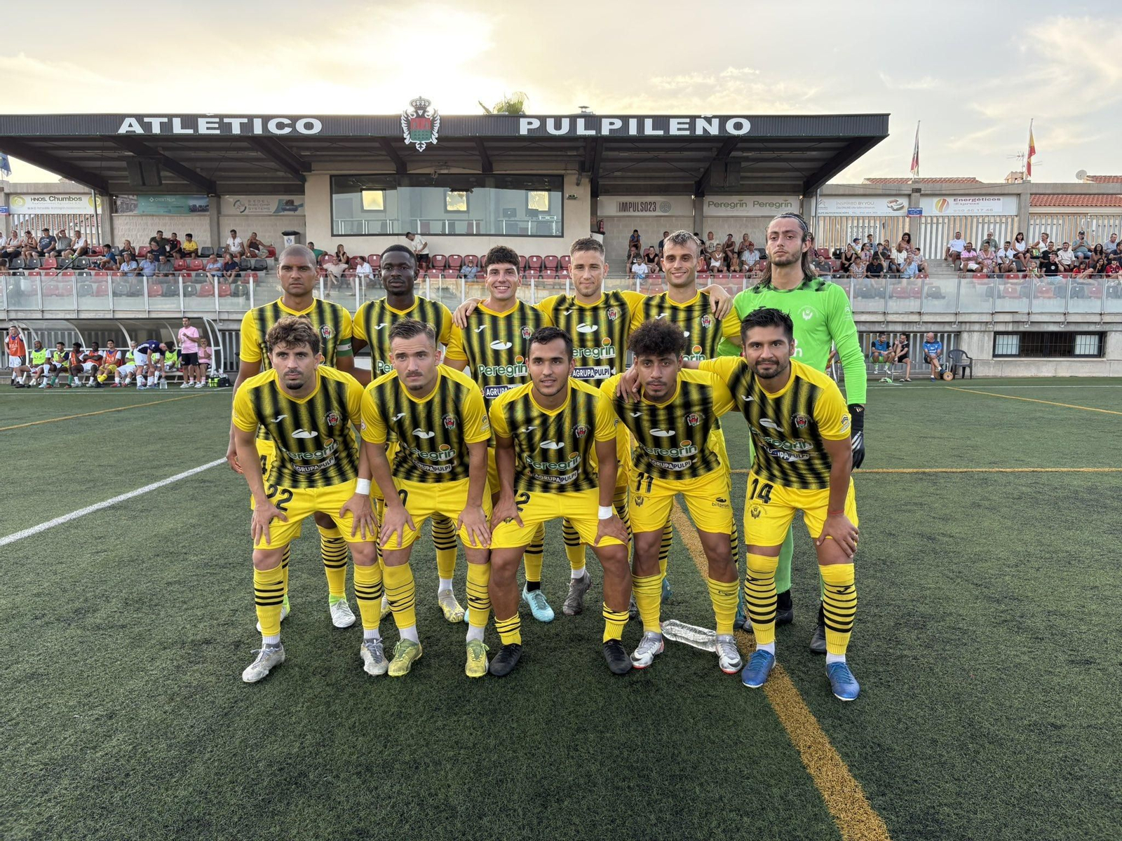 Once presentado por el conjunto rojinegro, que lució su segunda equipación, en su primer amistoso de pretemporada ante el Garrucha.