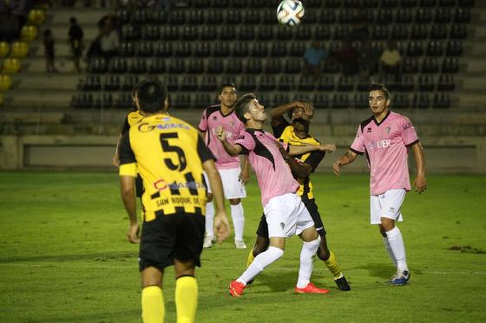 El Cádiz elimina al San Roque de Lepe (0-3) en la Copa del Rey con una imagen muy convincente

Foto: Dani Gomez