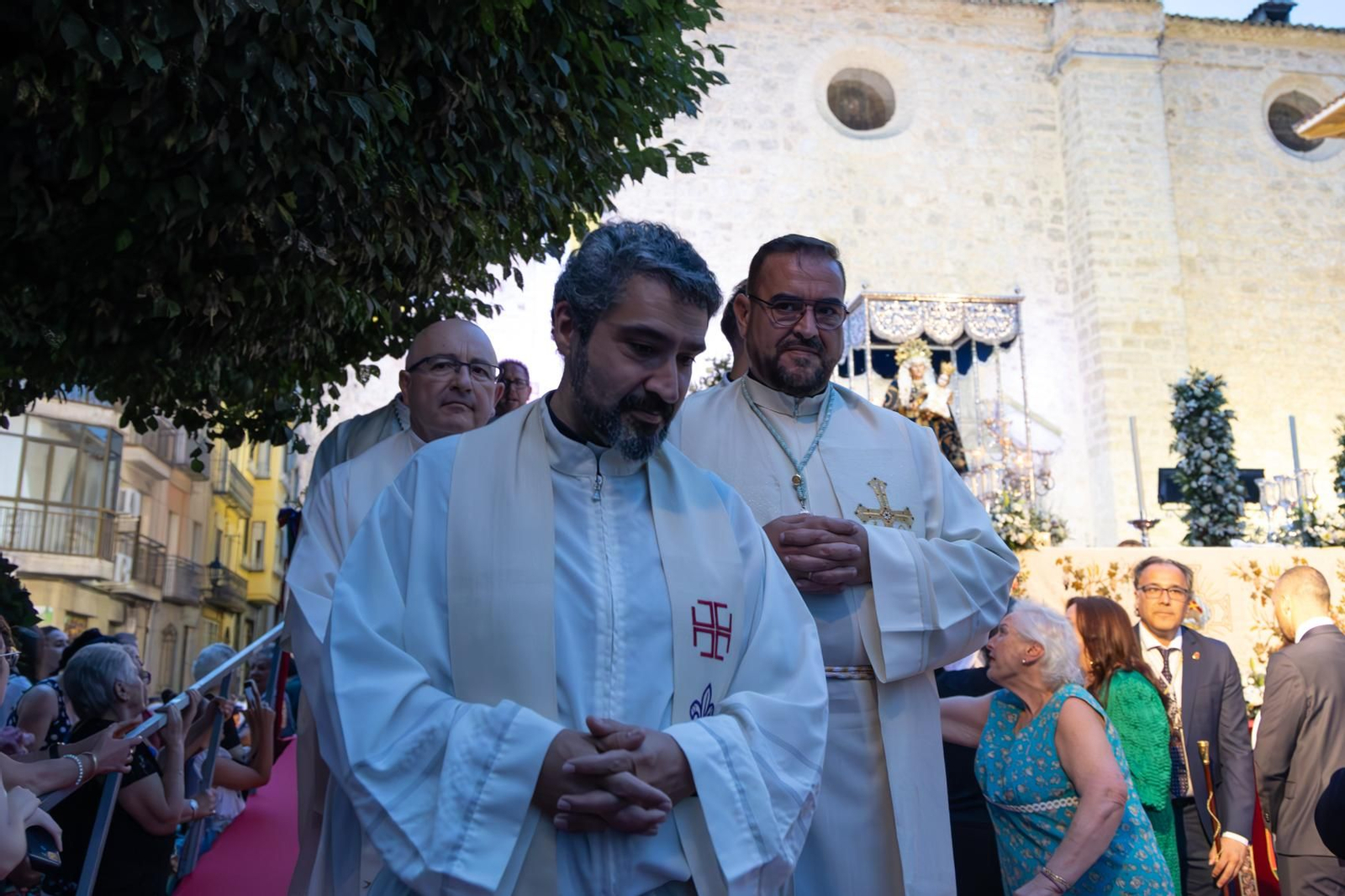 Santa Ana, patrona de Torredelcampo, recibe el bastón de mando como Alcaldesa Perpetua.