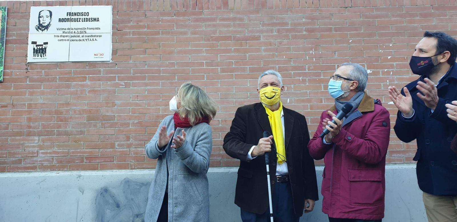 A la inauguración asistieron el delegado del Distrito Cerro-Amate, Juan Manuel Flores, y representantes de la Oficina de la Memoria Histórica del Ayuntamiento.