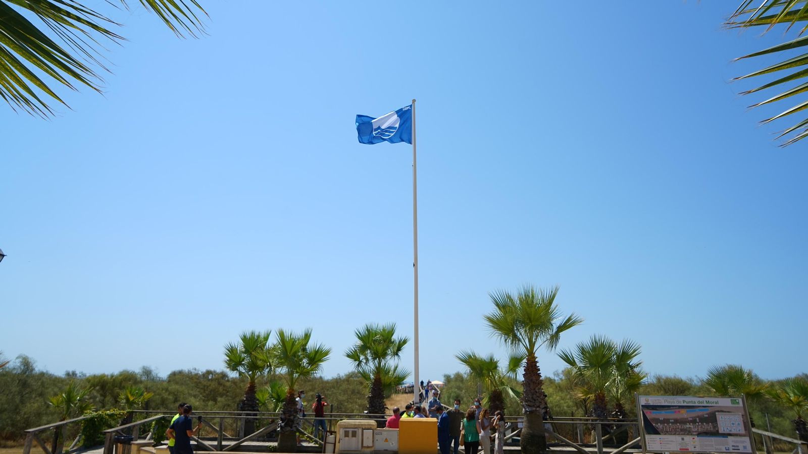 La Bandera Azul de Punta del Moral, en Ayamonte.