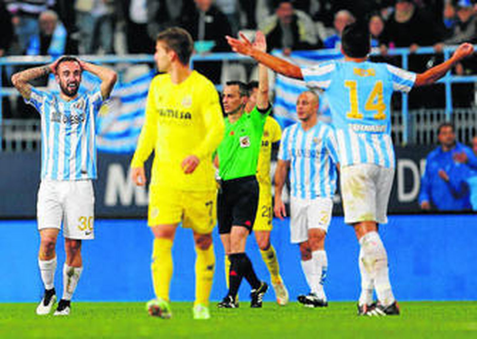 Darder se lamenta tras ver anulado su gol ante el Villarreal.