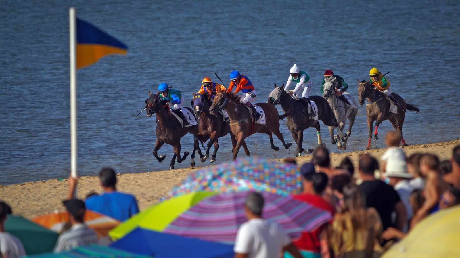 Gran ambiente en las carreras de caballos de Sanlúcar