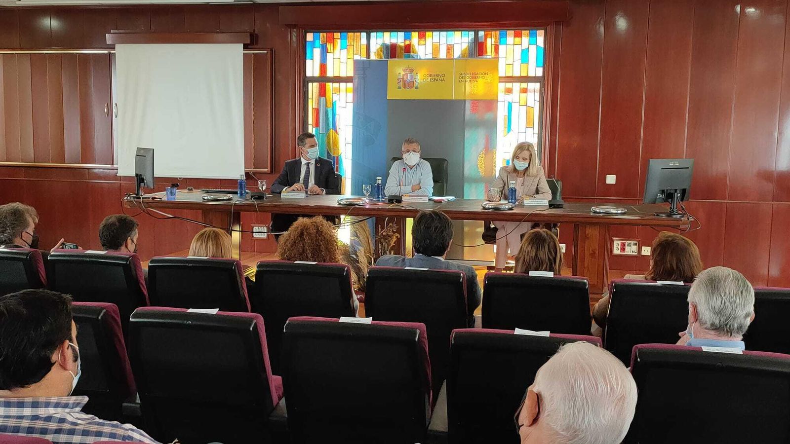 Imagen de la reunión mantenida ayer con los regantes y agentes socioeconómicos de Huelva.