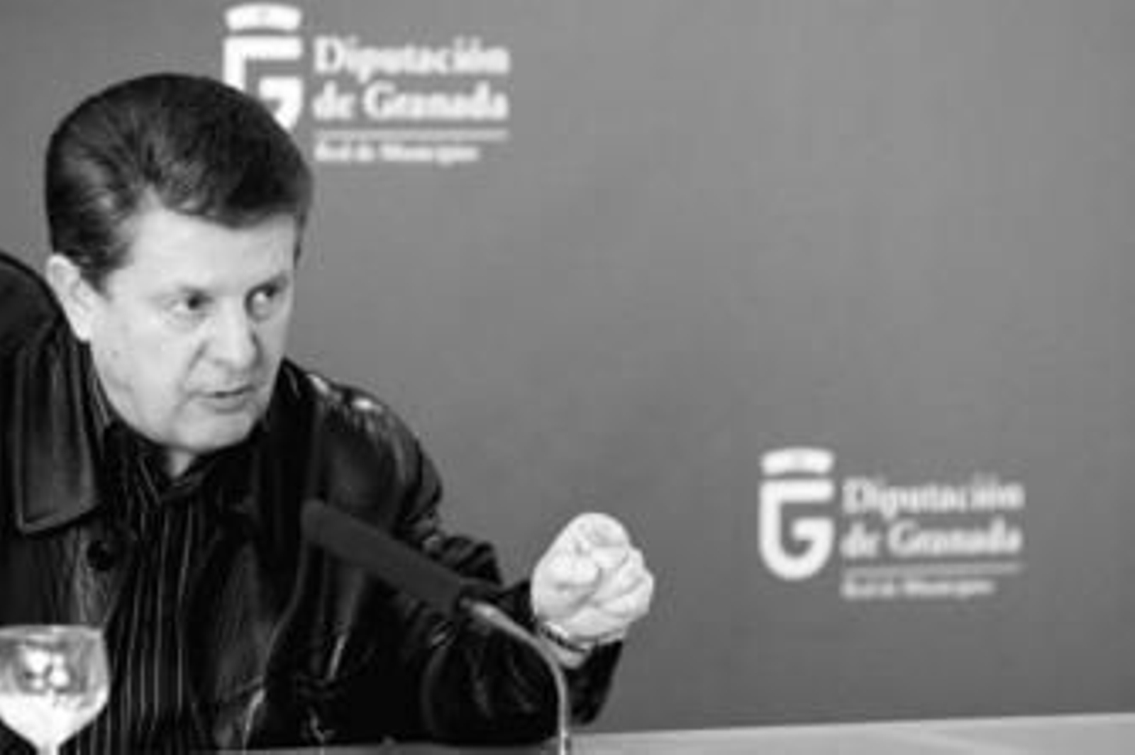 Antonio Martínez Caler, durante la rueda de prensa que ofreció ayer en la Diputación Provincial.