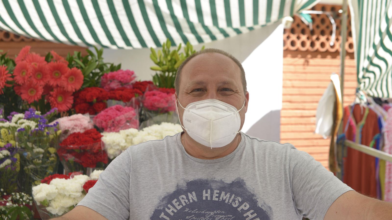 Juan Antonio Ríos en puesto en el mercado