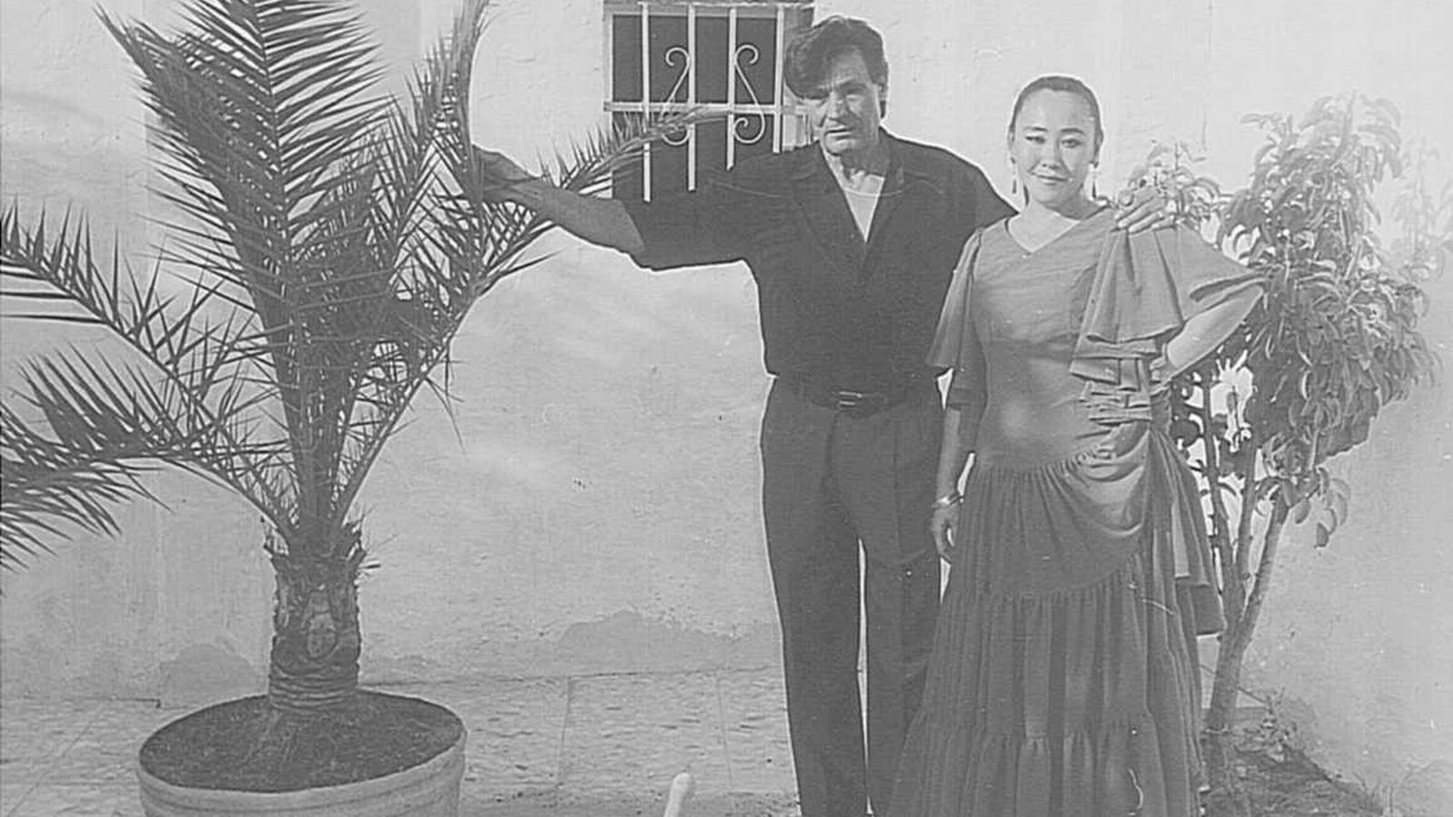 Agujetas y Kanako, en su casa de Rota.