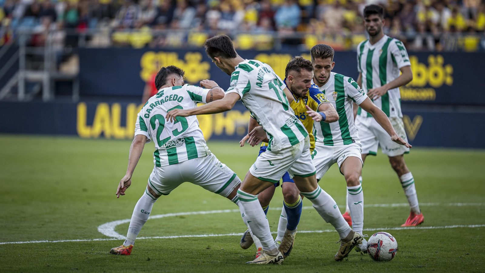 Búscate entre las imágenes del partido de fútbol entre Cádiz CF y Córdoba CF