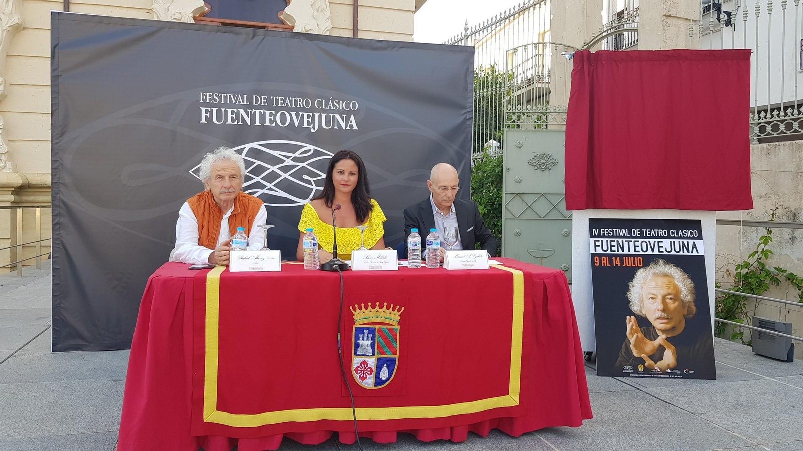 Rafael Álvarez 'El Brujo' , Silvia Mellado y  Manuel Gahete, ayer en la inauguración del festival