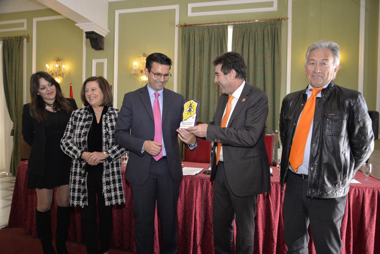 La entrega del reconocimiento tuvo lugar en el Carmen de los Mártires.