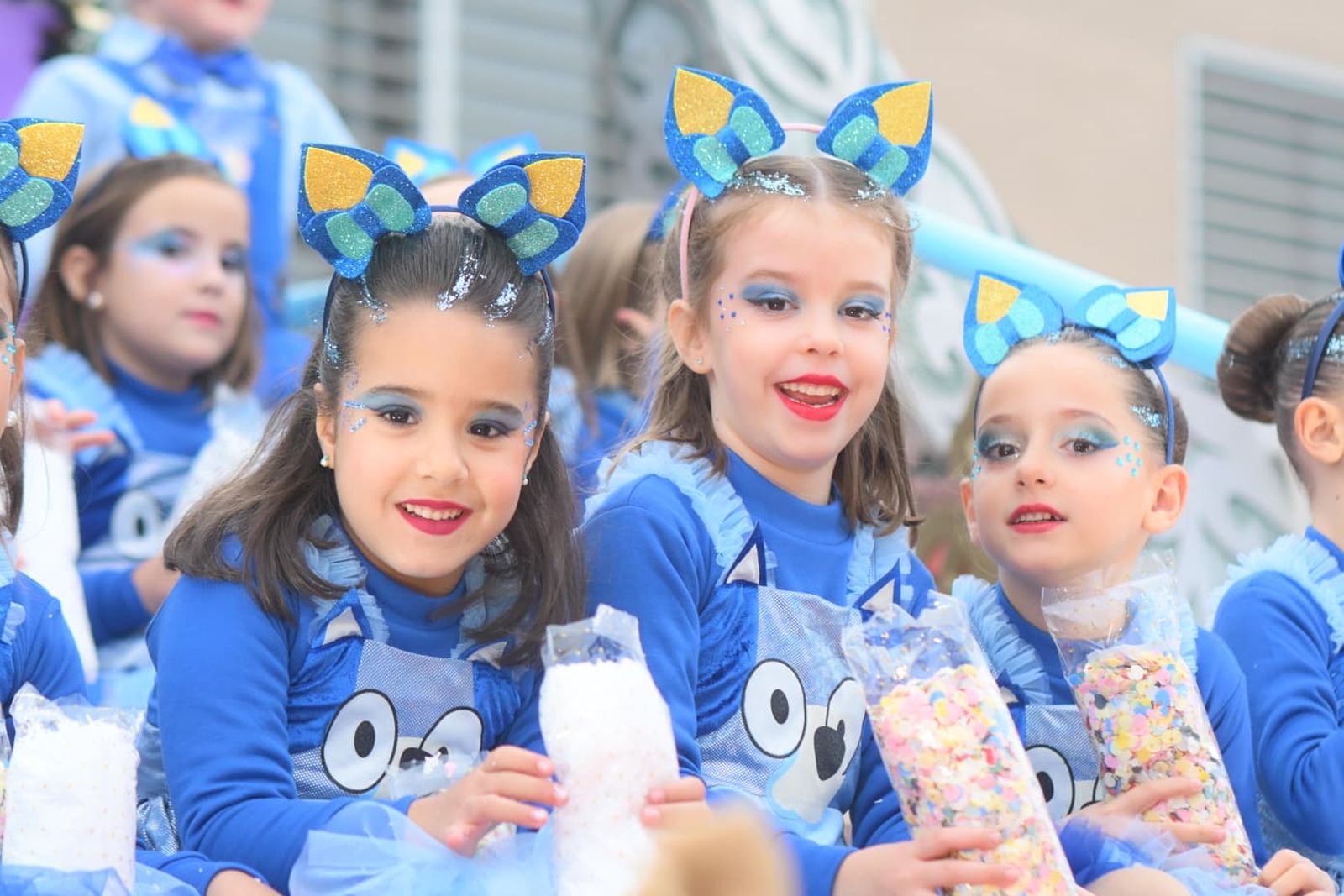 La Cabalgata de los Reyes Magos de Vera desborda ilusión con una participación multitudinaria