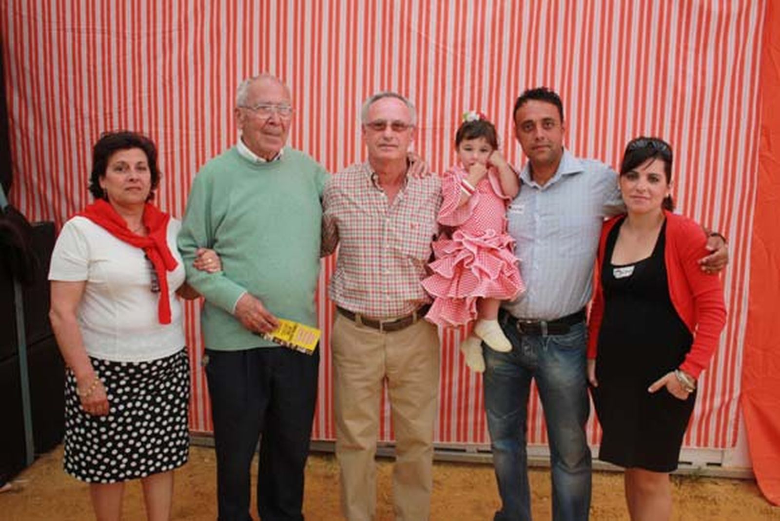 Manoli Reyes, Francisco Pérez Bernal (Kako), el presidente del Racing Portuense, Ignacio Corzo, Lola Corzo, Moisés Corzo y Belén.

Foto: Borja Benjumeda