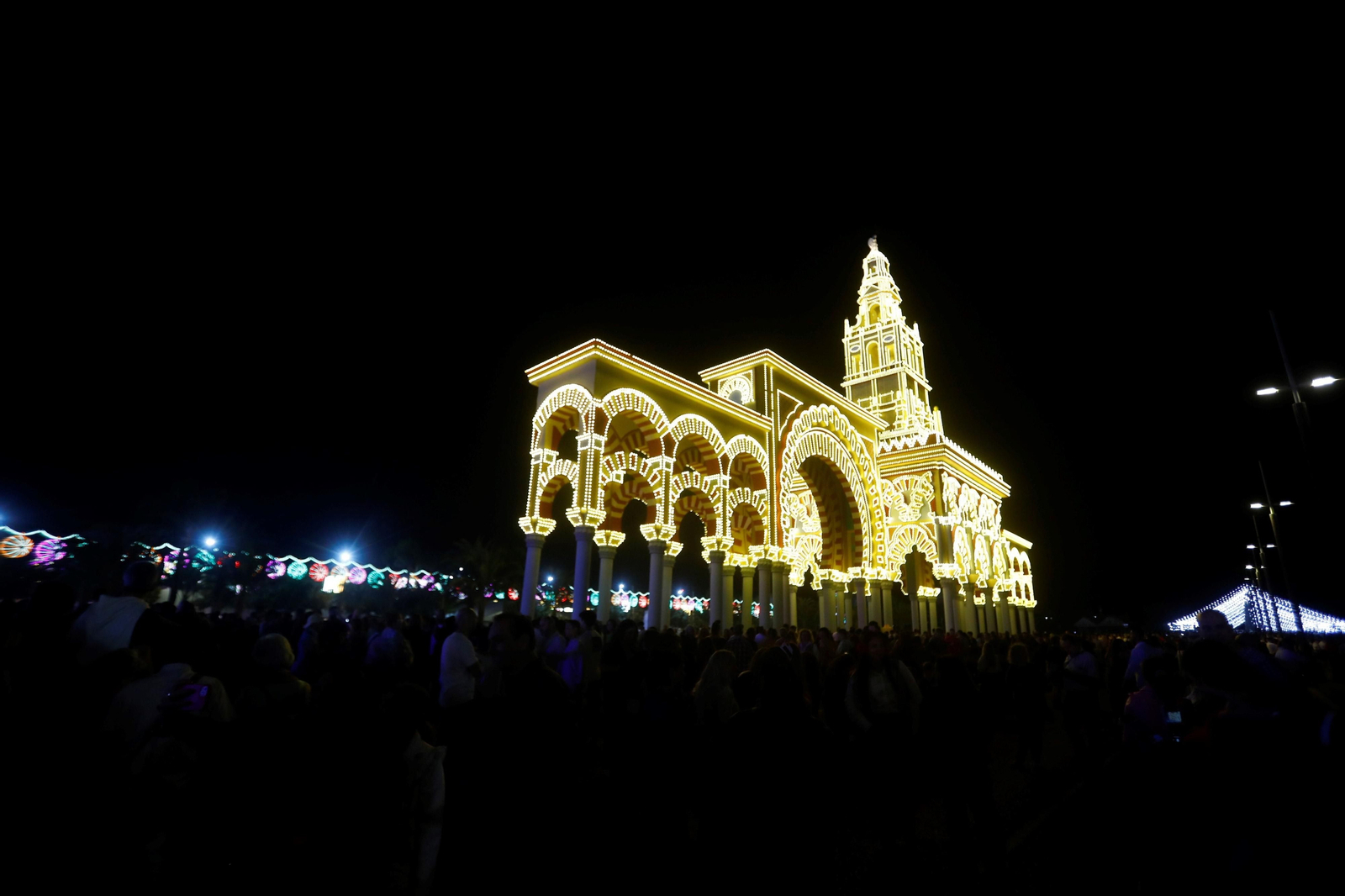 Córdoba ya disfruta de su Feria: las mejores fotos del alumbrado de la portada